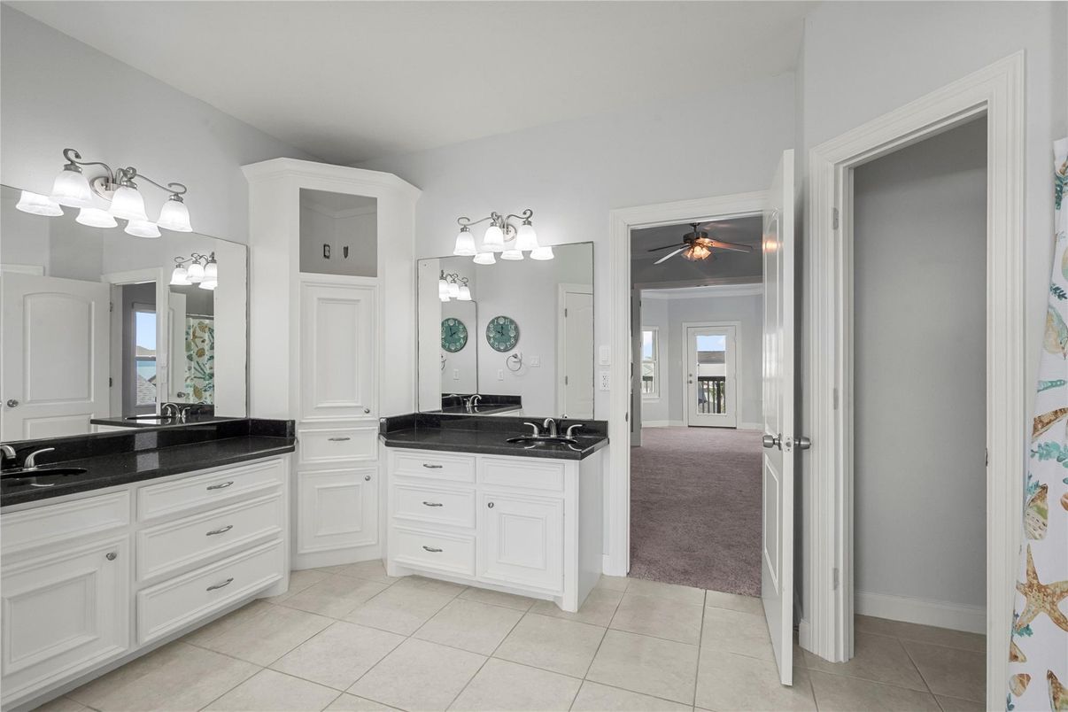 Bathroom, Dual Sink Vanities, Interior
