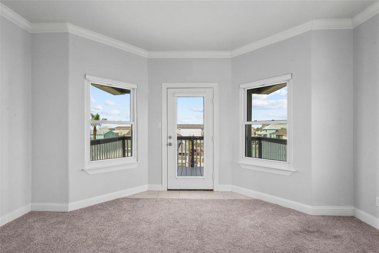 Empty room, Interior