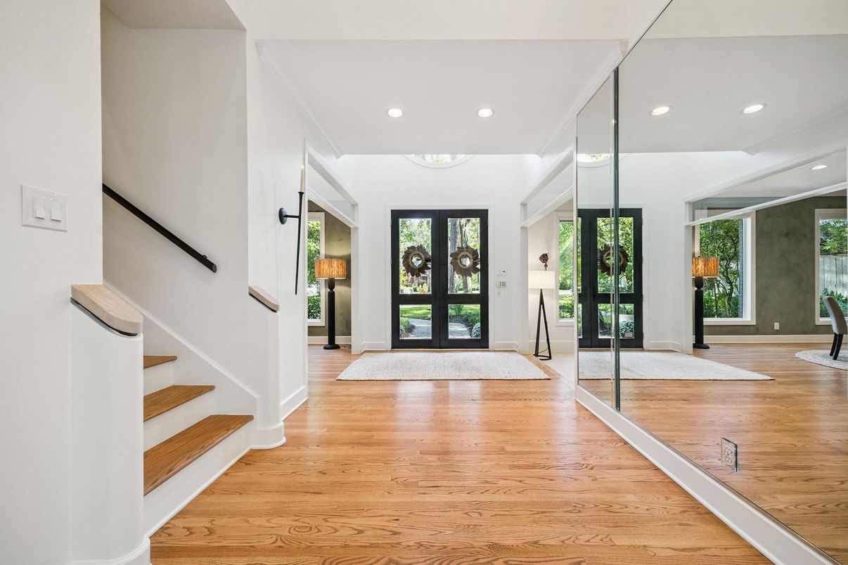 Interior, Recessed Lighting, Wood Texture Flooring