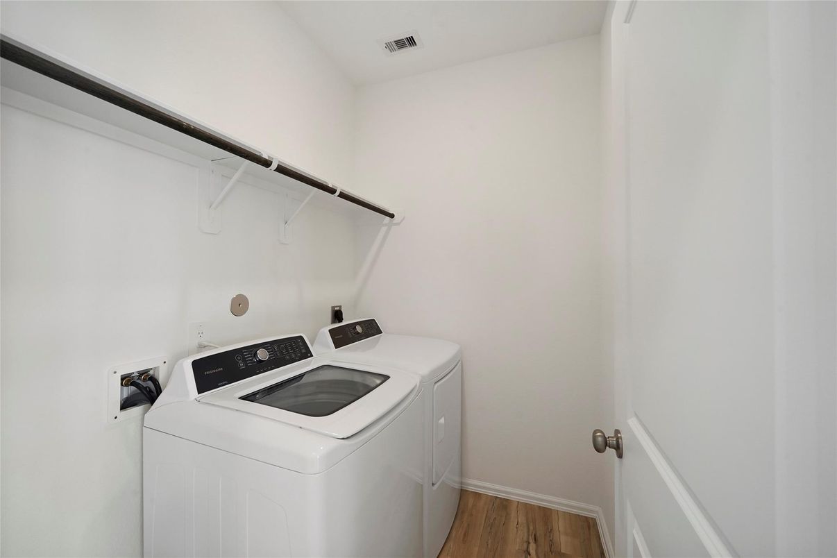 Interior, Washer, Wood Texture Flooring