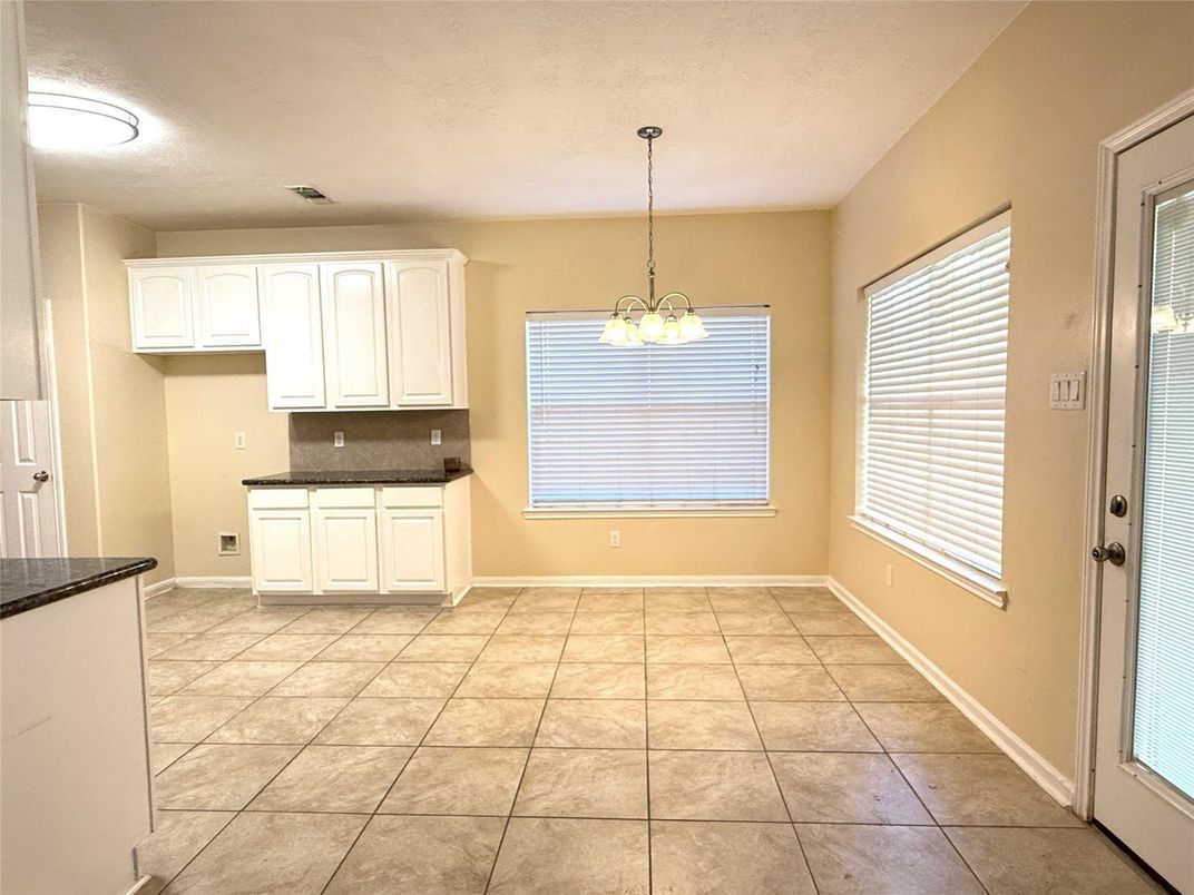 Chandelier, Empty room, Interior, Pendant Lights