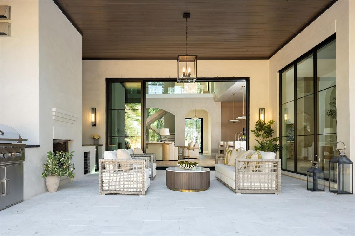 Exterior, Outdoor Kitchen, Pendant Lights