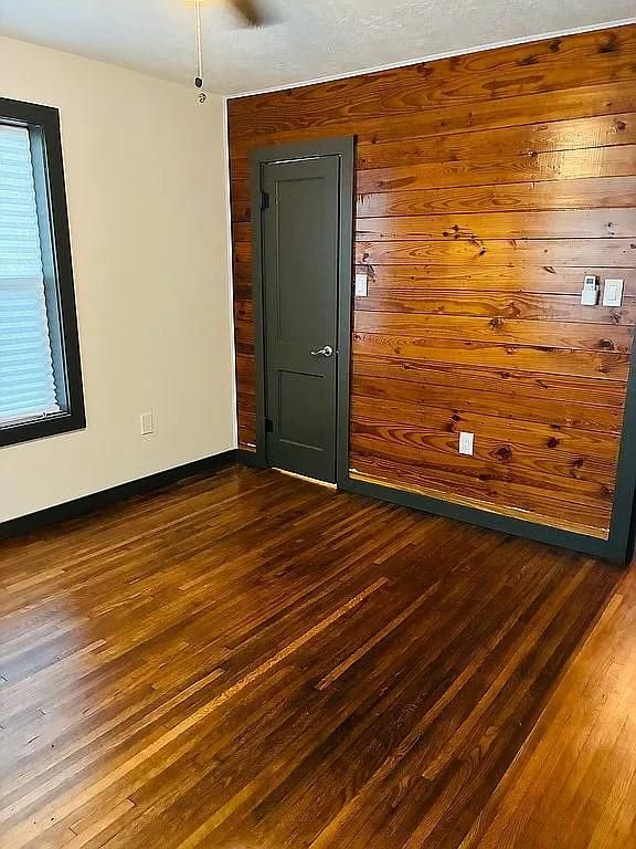 Empty room, Interior, Wood Texture Flooring, Wooden Walls