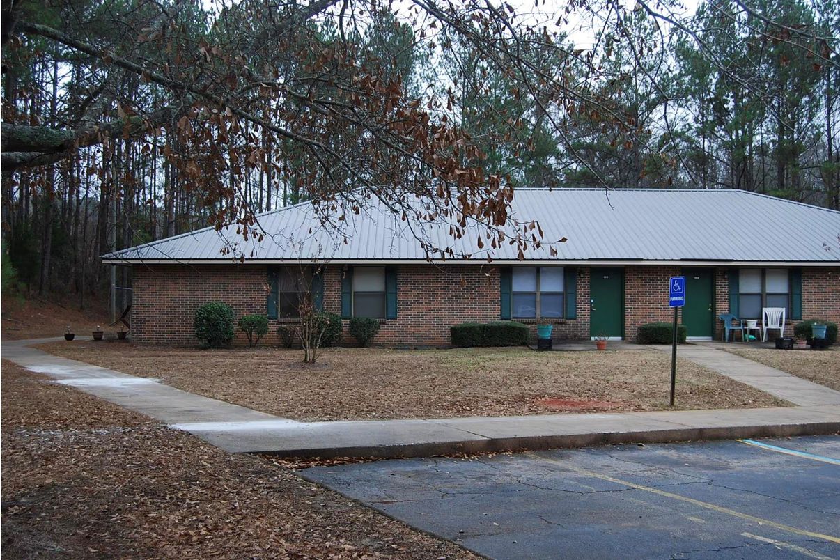Exterior, Facade, Brick Facade, Ranch