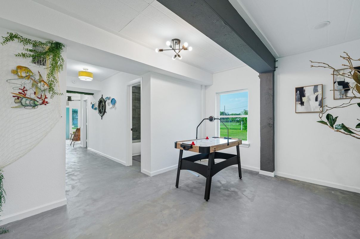 Game Room, Interior