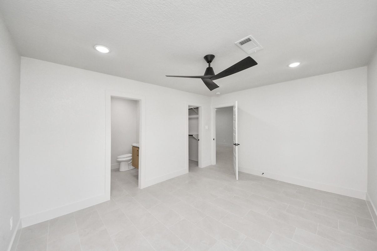 Bathroom, Empty room, Interior, Recessed Lighting