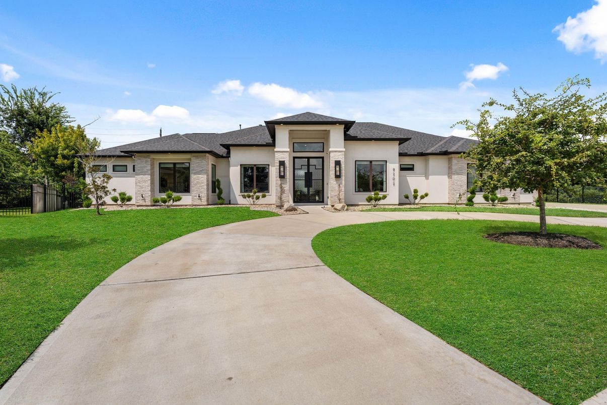 Backyard, Exterior, Facade, French Provincial