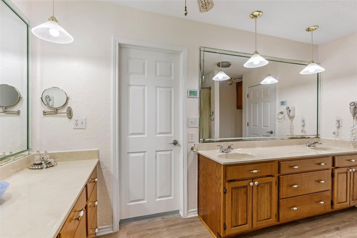 Bathroom, Dual Sink Vanities, Interior, Pendant Lights, Wood Texture Flooring