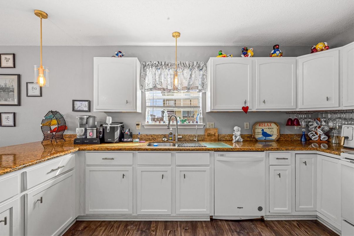 Interior, Kitchen, Pendant Lights, Wood Texture Flooring