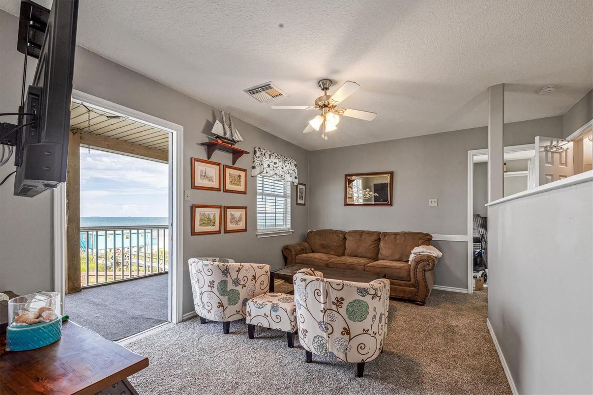 Interior, Living room, Water