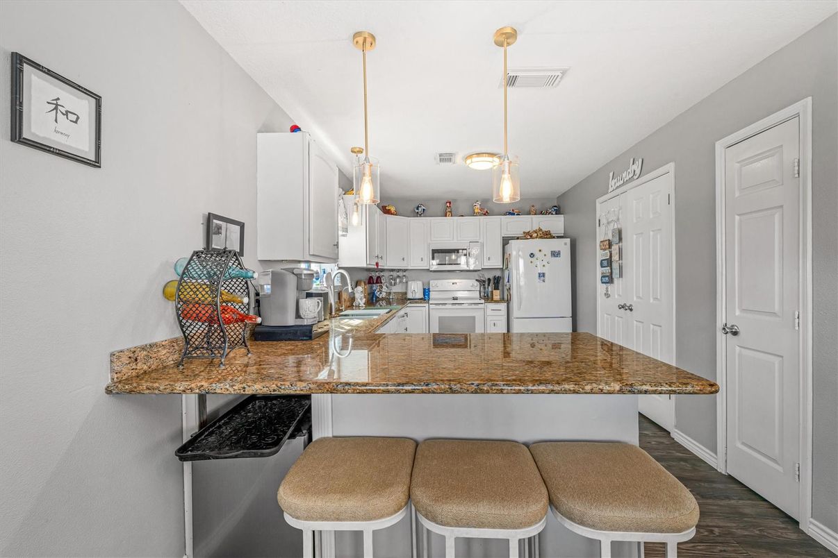 Interior, Kitchen, Pendant Lights, Wood Texture Flooring