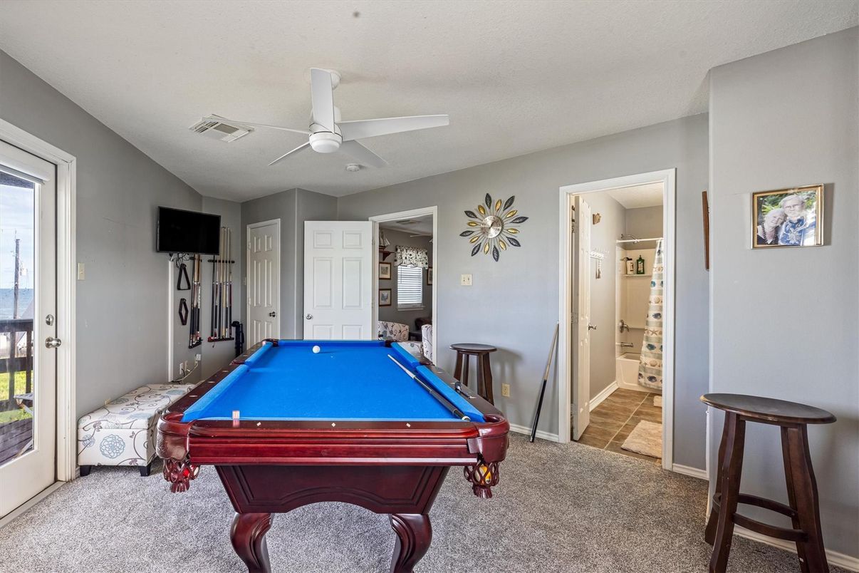 Billiard Table, Game Room, Interior