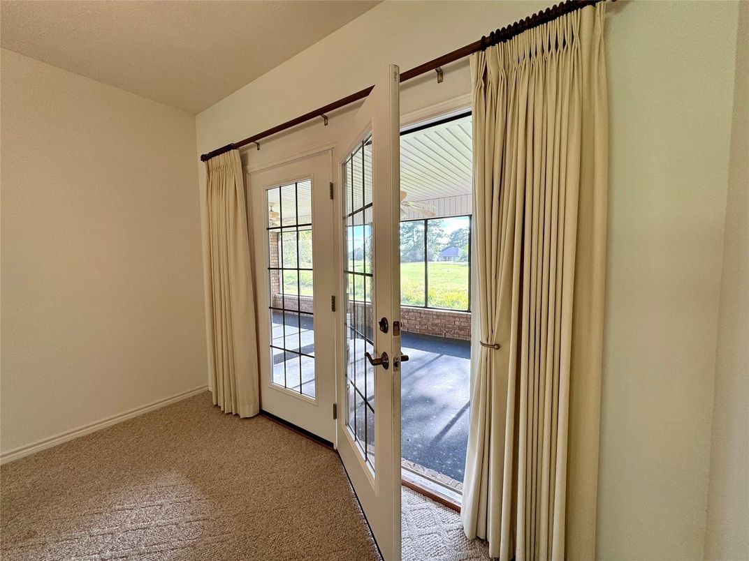 Empty room, Interior