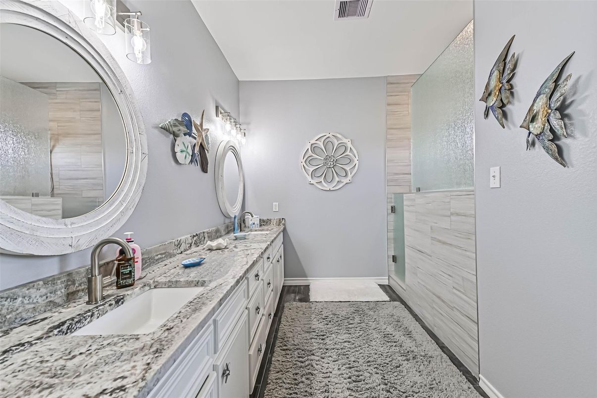 Bathroom, Dual Sink Vanities, Interior