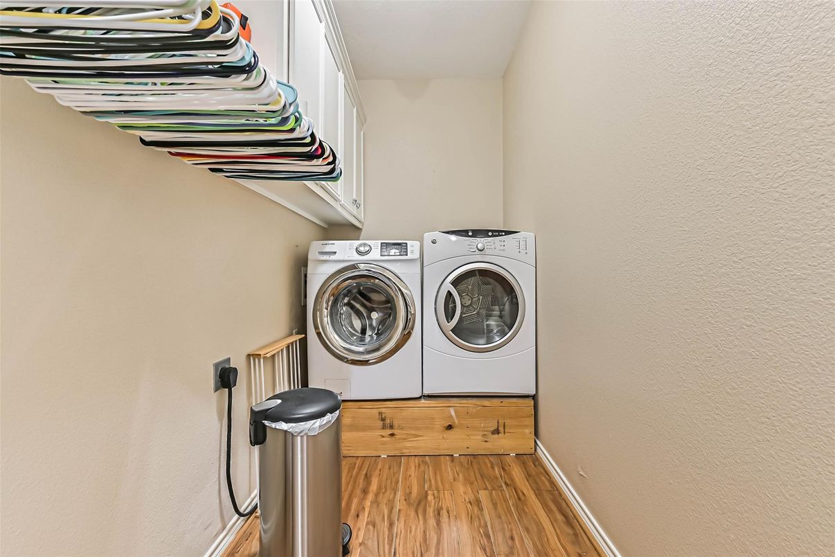 Interior, Washer, Wood Texture Flooring