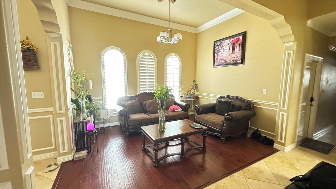 Interior, Living room, Pendant Lights, Wood Texture Flooring