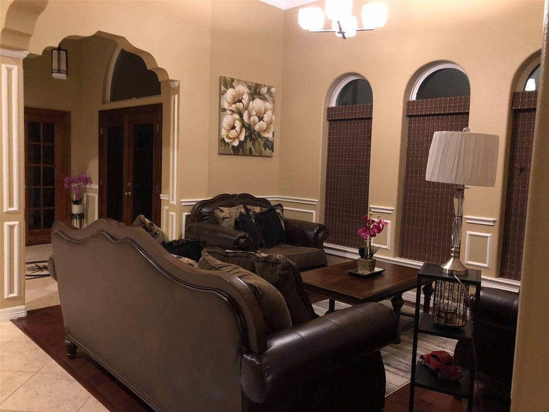 Chandelier, Interior, Living room