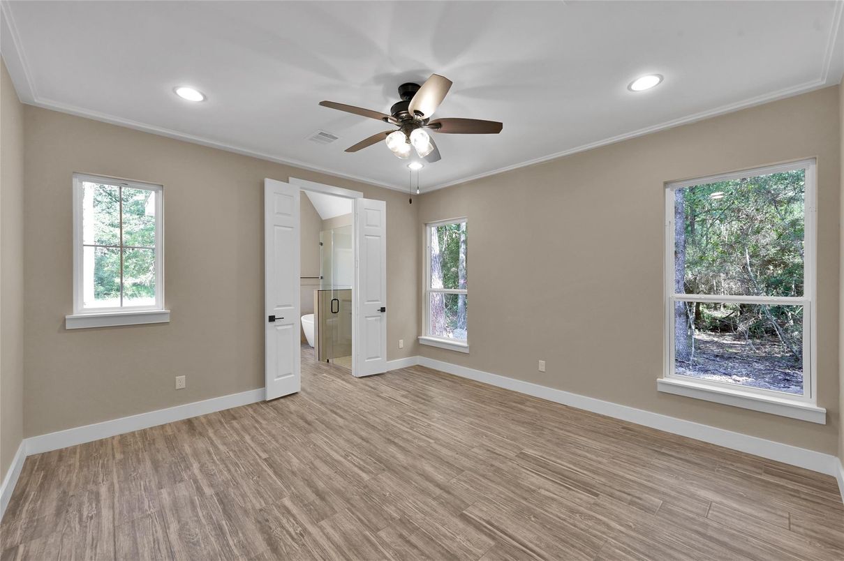 Empty room, Interior, Recessed Lighting, Washer, Wood Texture Flooring