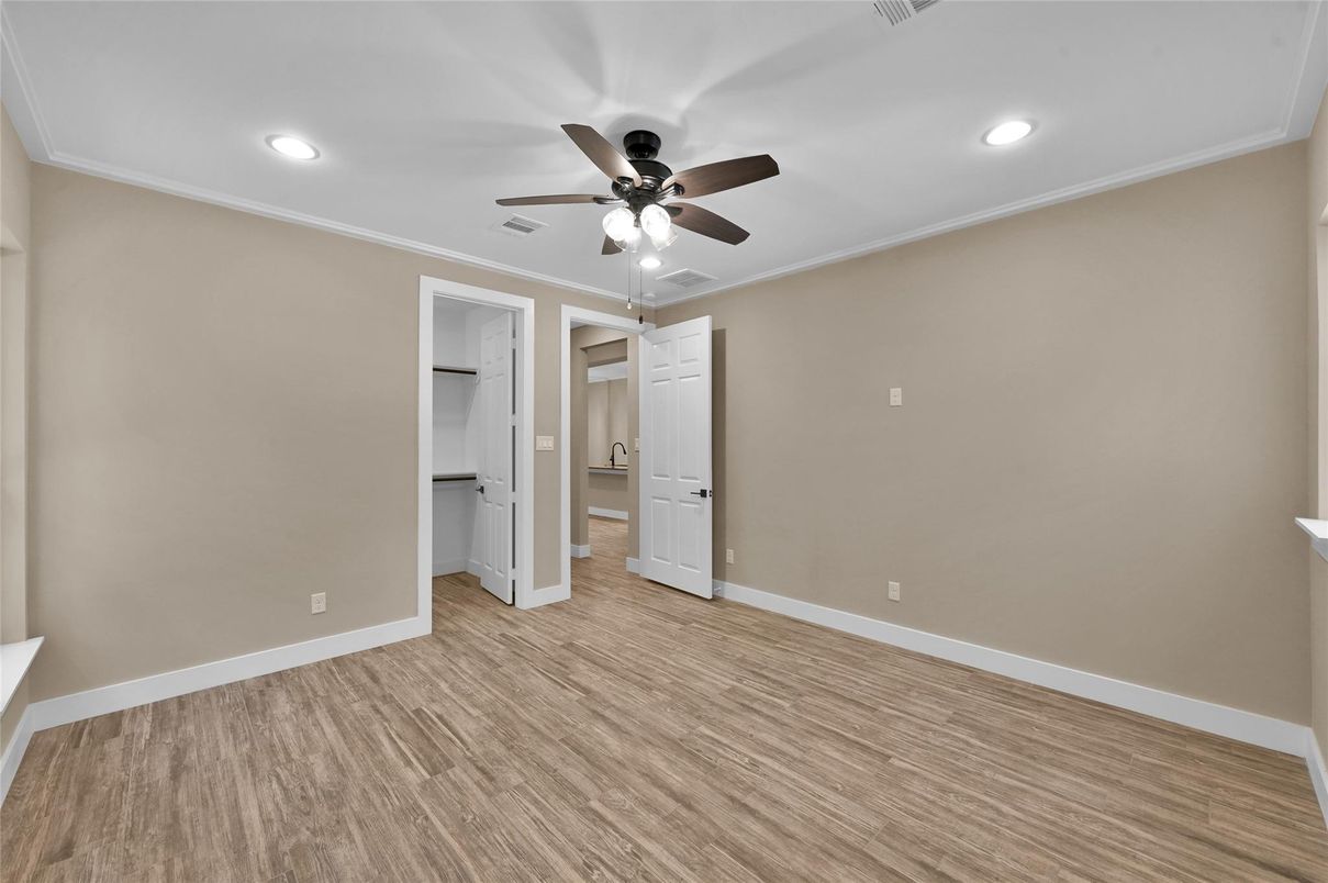 Empty room, Interior, Recessed Lighting, Wood Texture Flooring