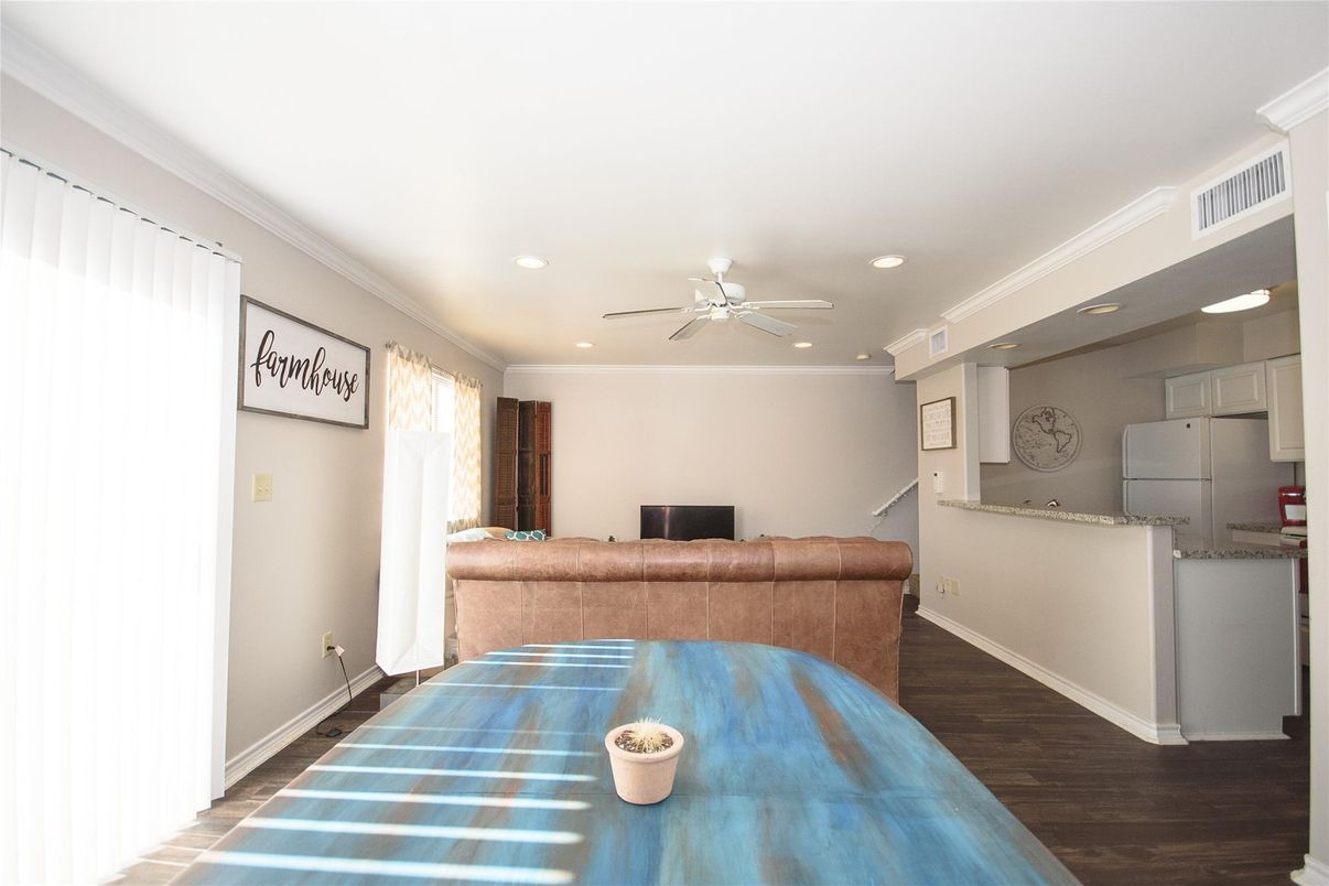 Interior, Recessed Lighting, Wood Texture Flooring