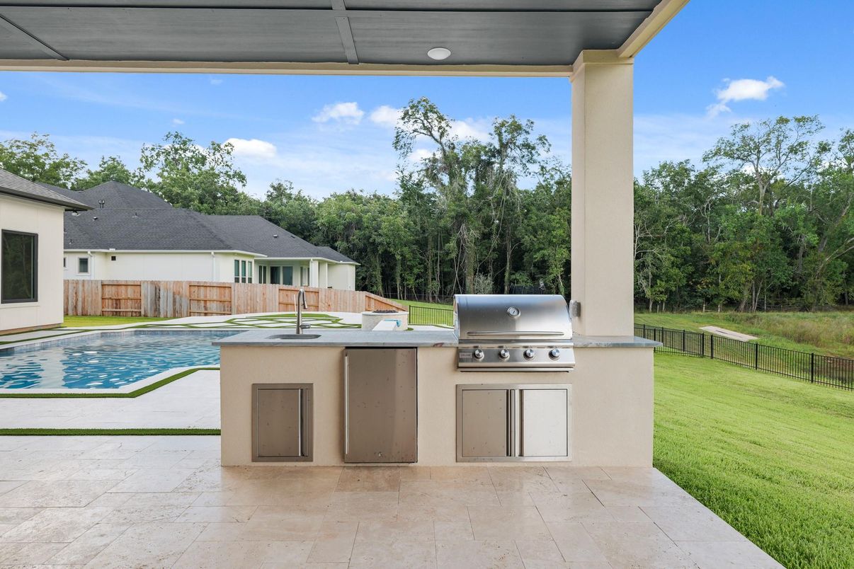 Exterior, Outdoor Kitchen, Pool