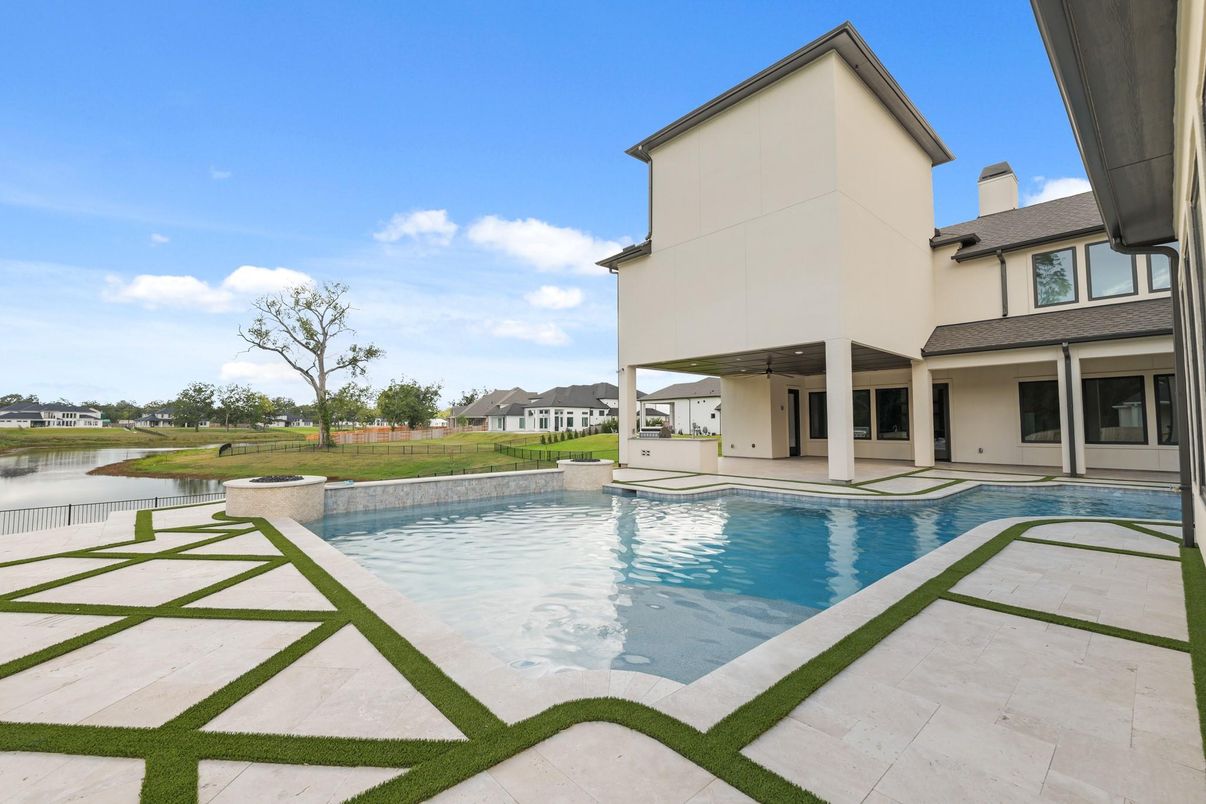 Exterior, Pool, Water