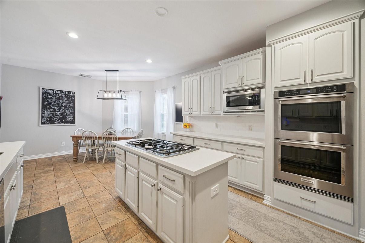 Dining room, Interior, Kitchen, Pendant Lights, Recessed Lighting, Stainless Steel Appliances
