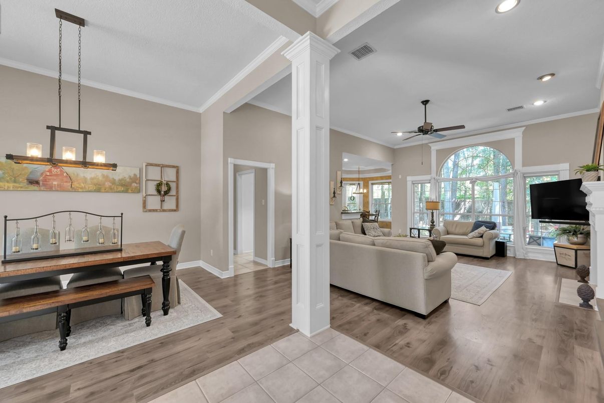 Dining room, Interior, Living room, Pendant Lights, Recessed Lighting, Wood Texture Flooring