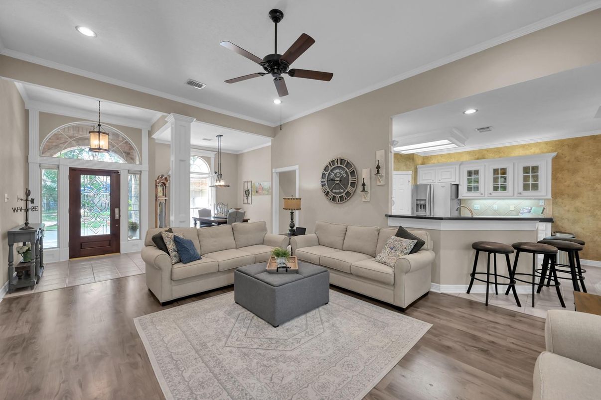 Interior, Kitchen, Living room, Pendant Lights, Recessed Lighting, Wood Texture Flooring
