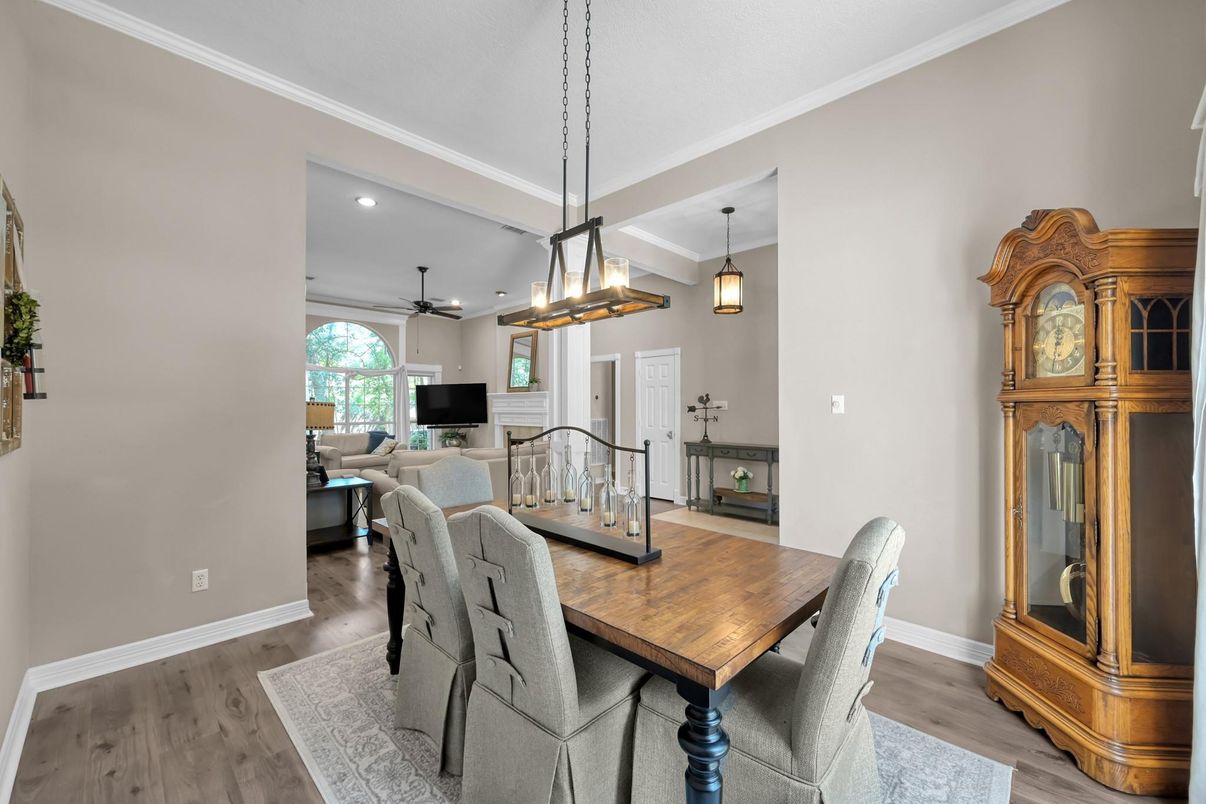 Dining room, Interior, Living room, Pendant Lights, Recessed Lighting, Wood Texture Flooring