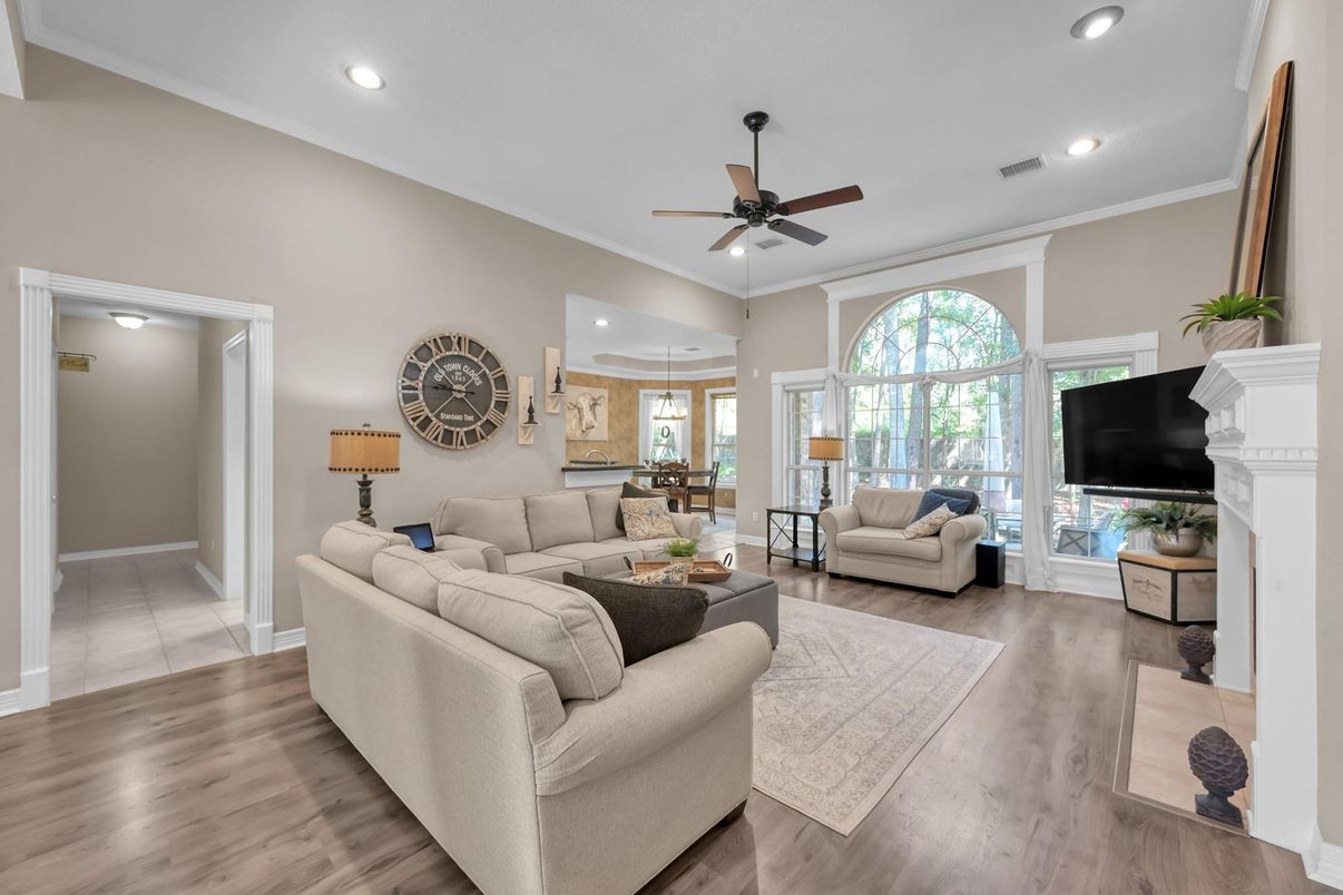 Interior, Living room, Recessed Lighting, Wood Texture Flooring
