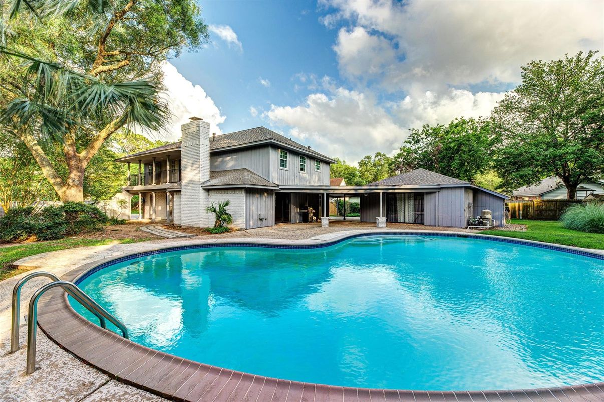 Exterior, Pool