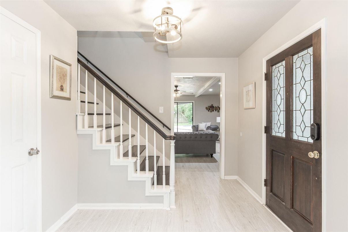 Interior, Recessed Lighting, Wood Texture Flooring