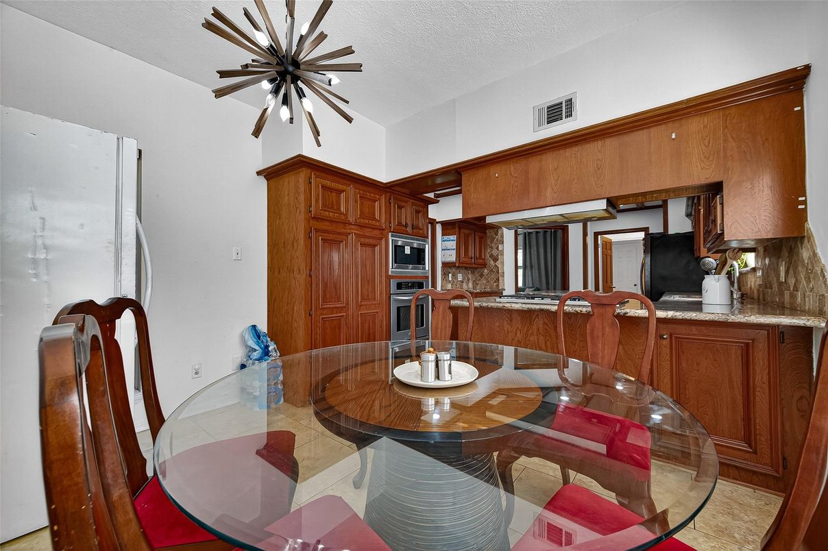Dining room, Interior, Kitchen, Pendant Lights, Stainless Steel Appliances