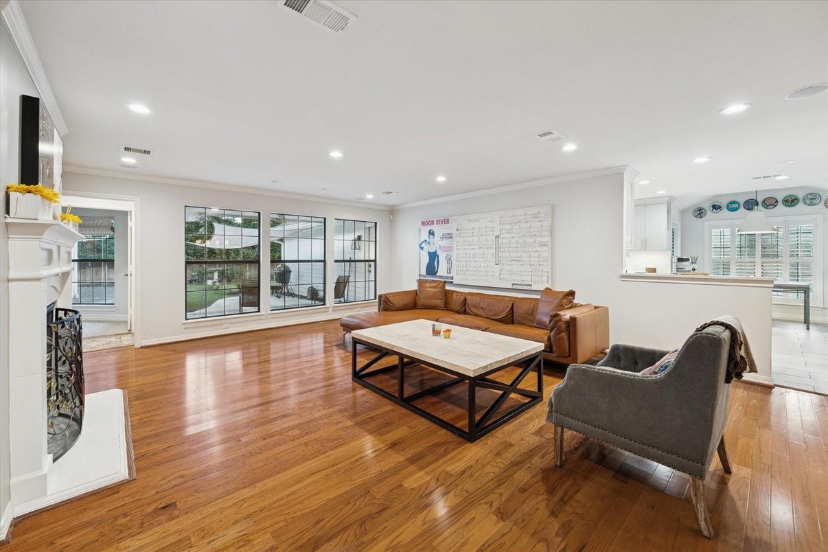 Interior, Living room, Recessed Lighting, Wood Texture Flooring