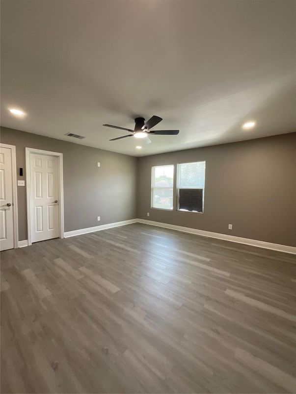 Empty room, Interior, Recessed Lighting, Wood Texture Flooring