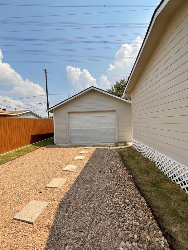 Detached Garage, Exterior