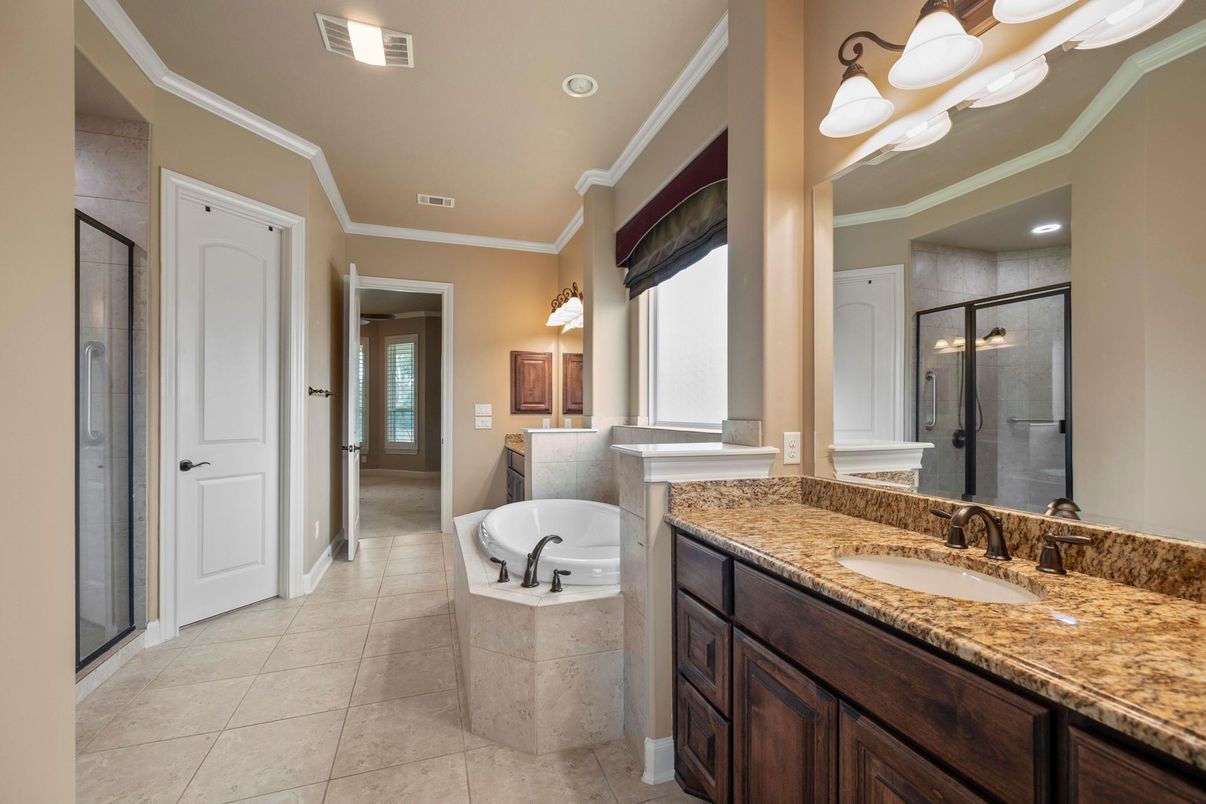 Bathroom, Dual Sink Vanities, Interior, Recessed Lighting
