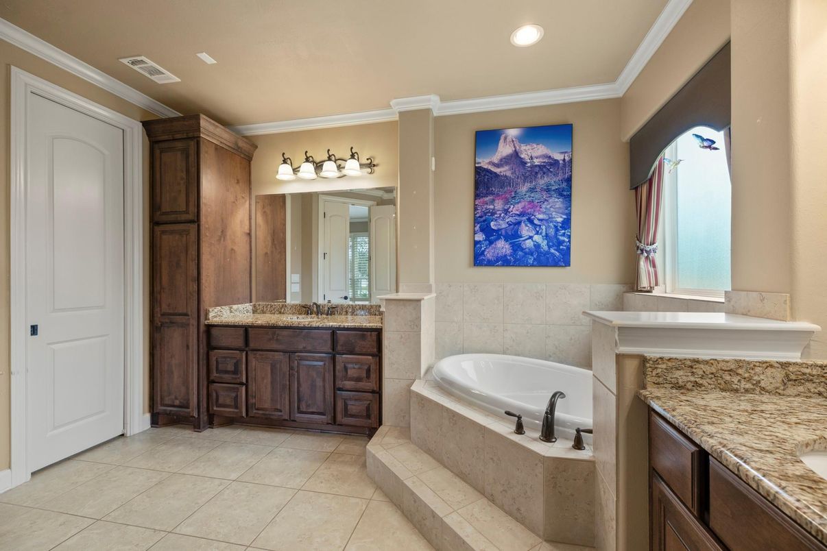 Bathroom, Interior, Recessed Lighting