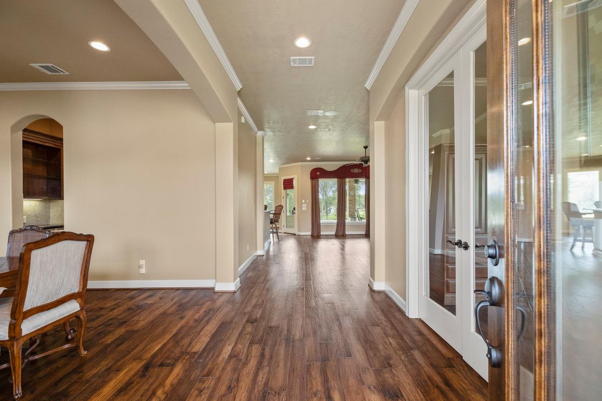 Interior, Recessed Lighting, Wood Texture Flooring