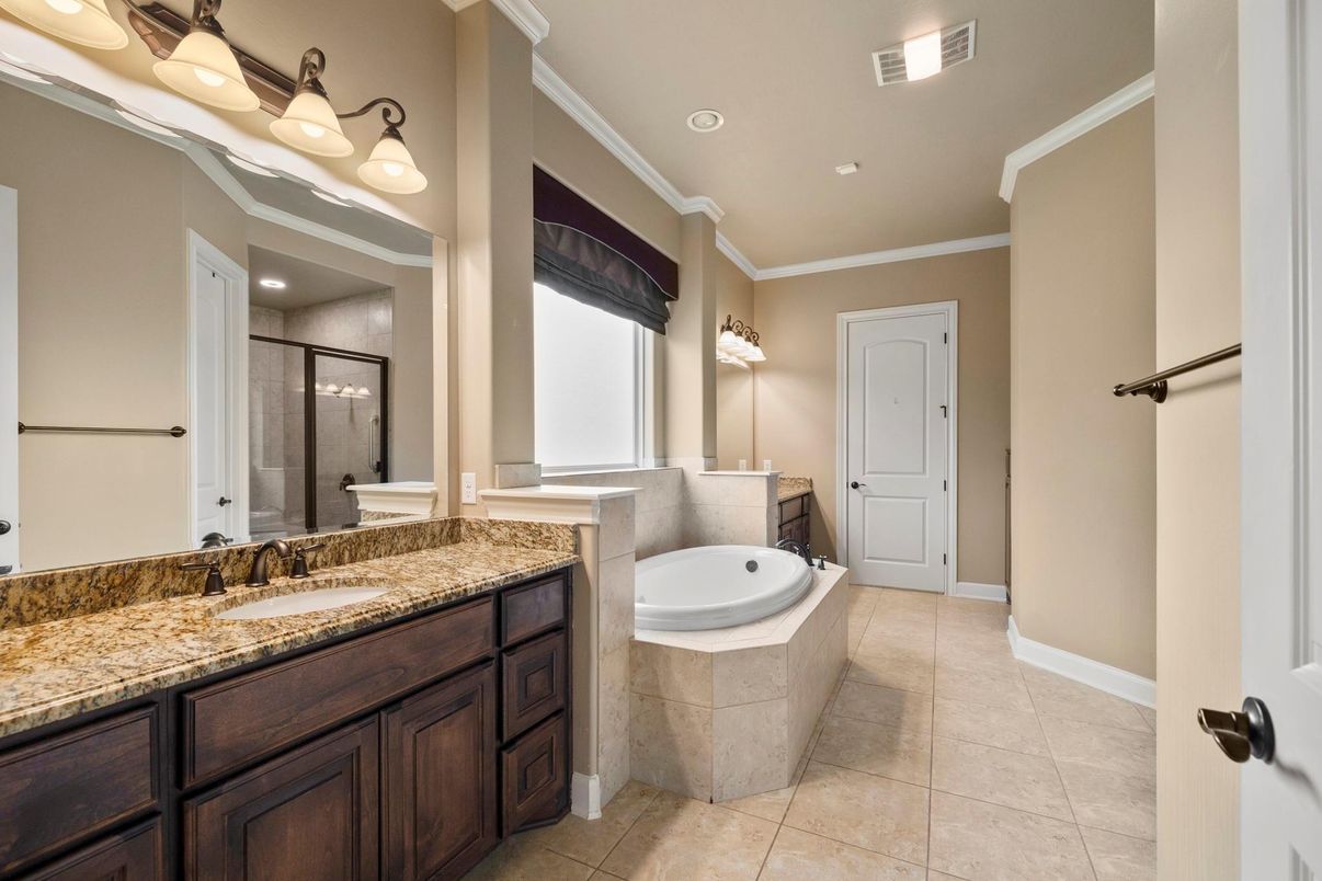 Bathroom, Dual Sink Vanities, Interior, Recessed Lighting