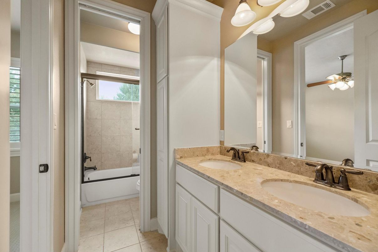 Bathroom, Dual Sink Vanities, Interior