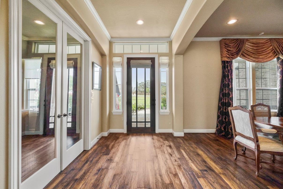 Interior, Recessed Lighting, Wood Texture Flooring