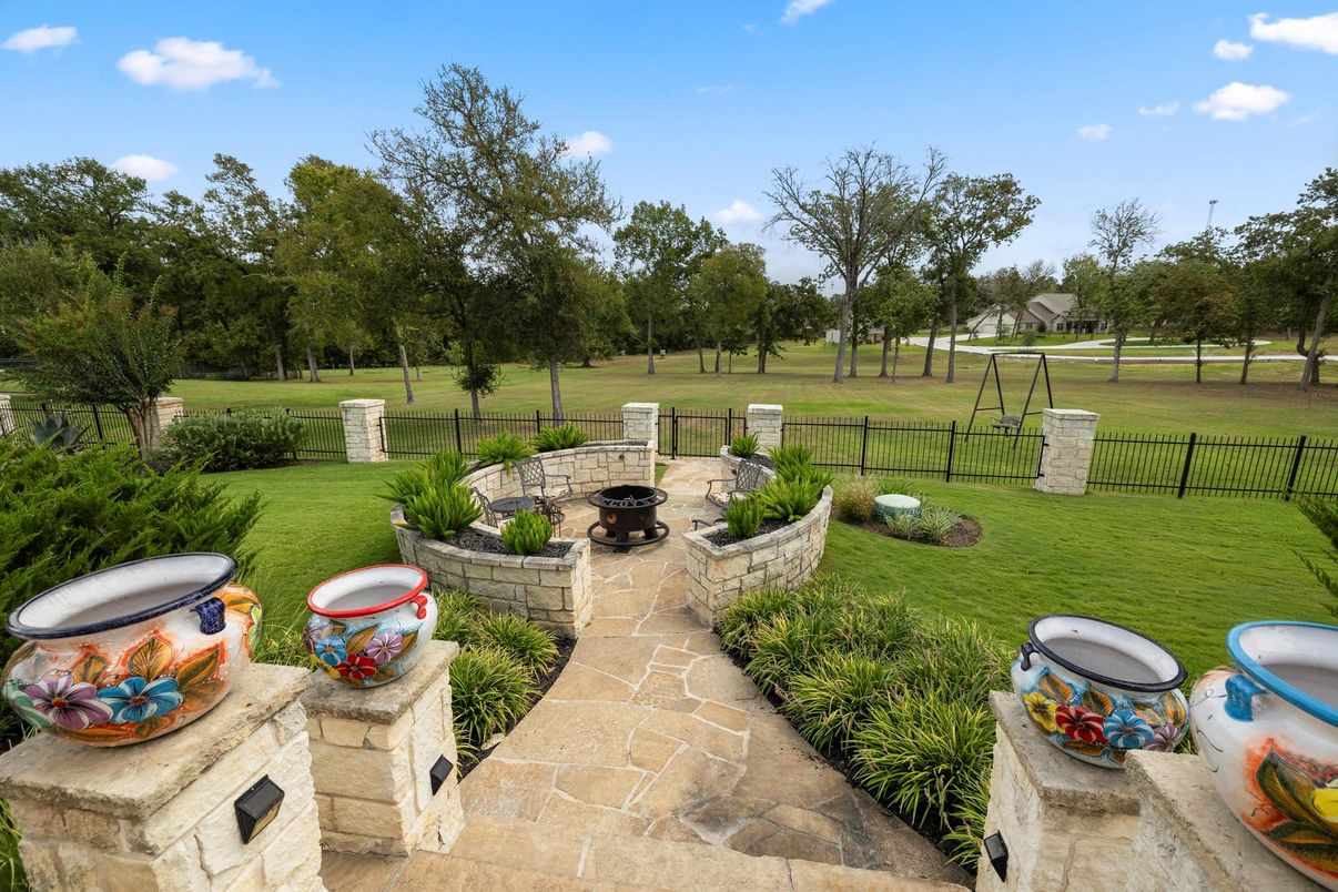 Backyard, Exterior, Outdoor Kitchen