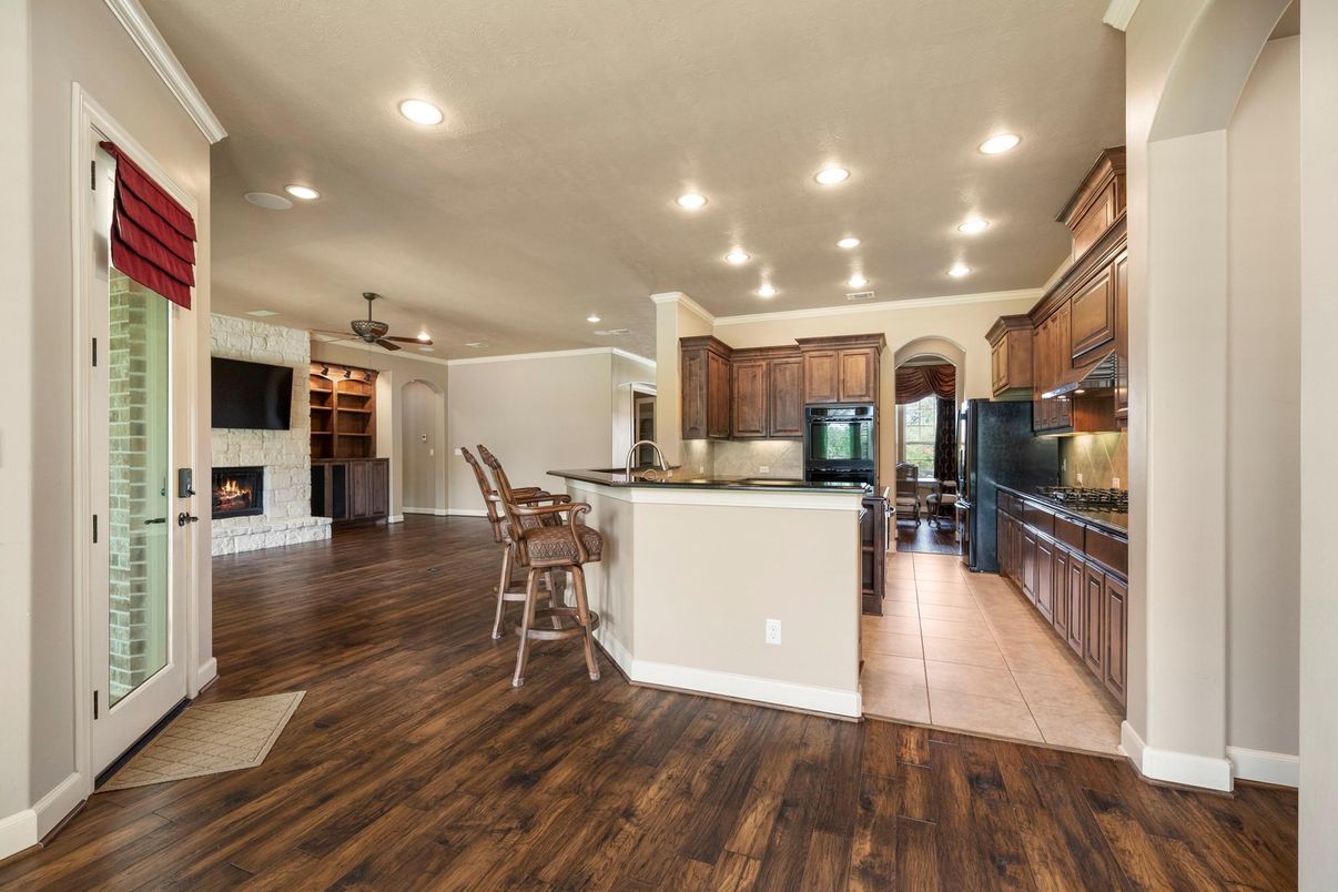 Fireplace, Interior, Kitchen, Recessed Lighting, Wood Texture Flooring