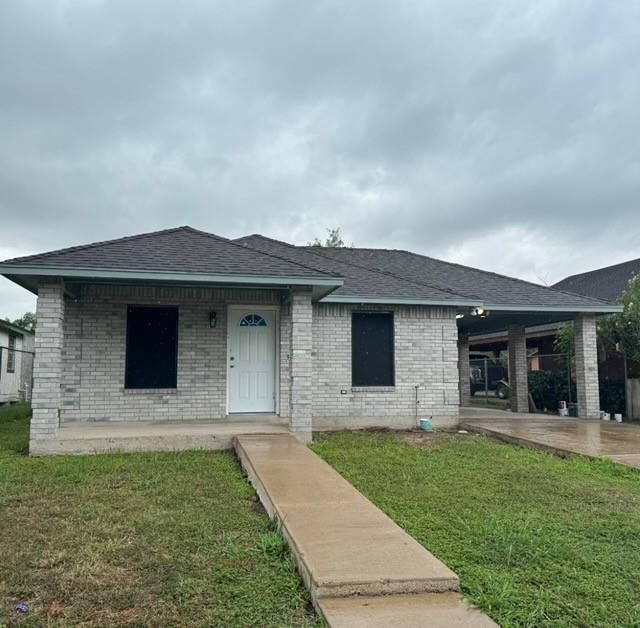Backyard, Exterior, Facade, Brick Facade, Ranch