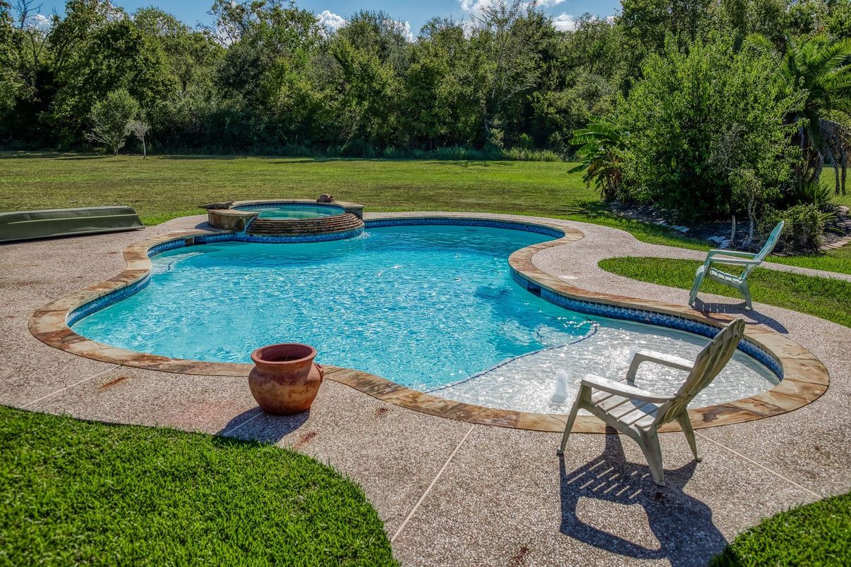 Exterior, Pool