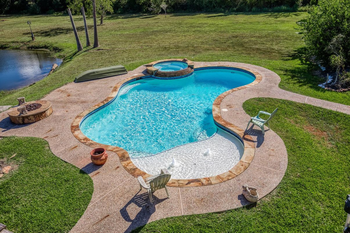 Exterior, Pool, Water