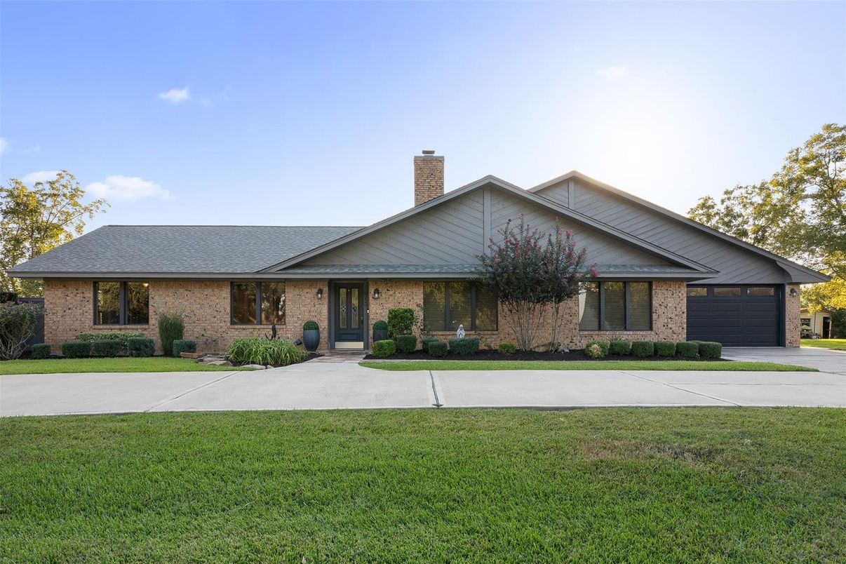 Attached, Exterior, Facade, Brick Facade, Ranch