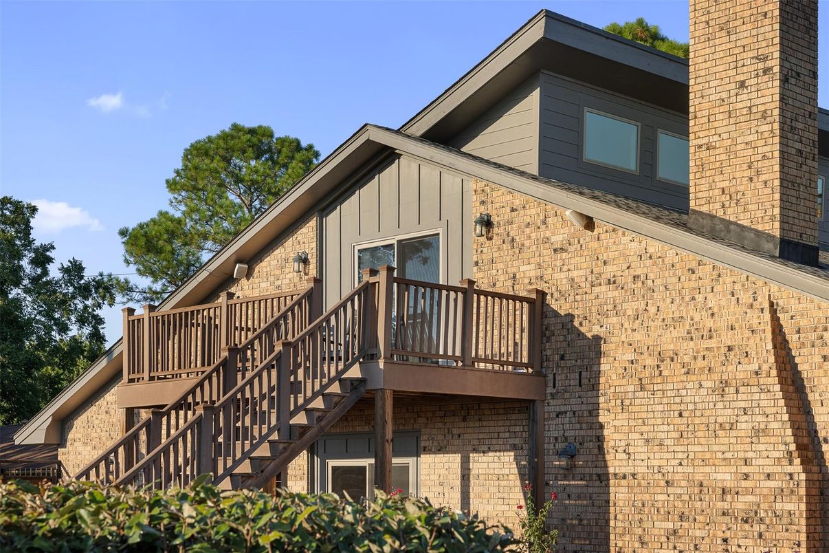 Exterior, Facade, Modern